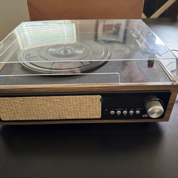 Victrola 3-1 record player EUC - Picture 3 of 8